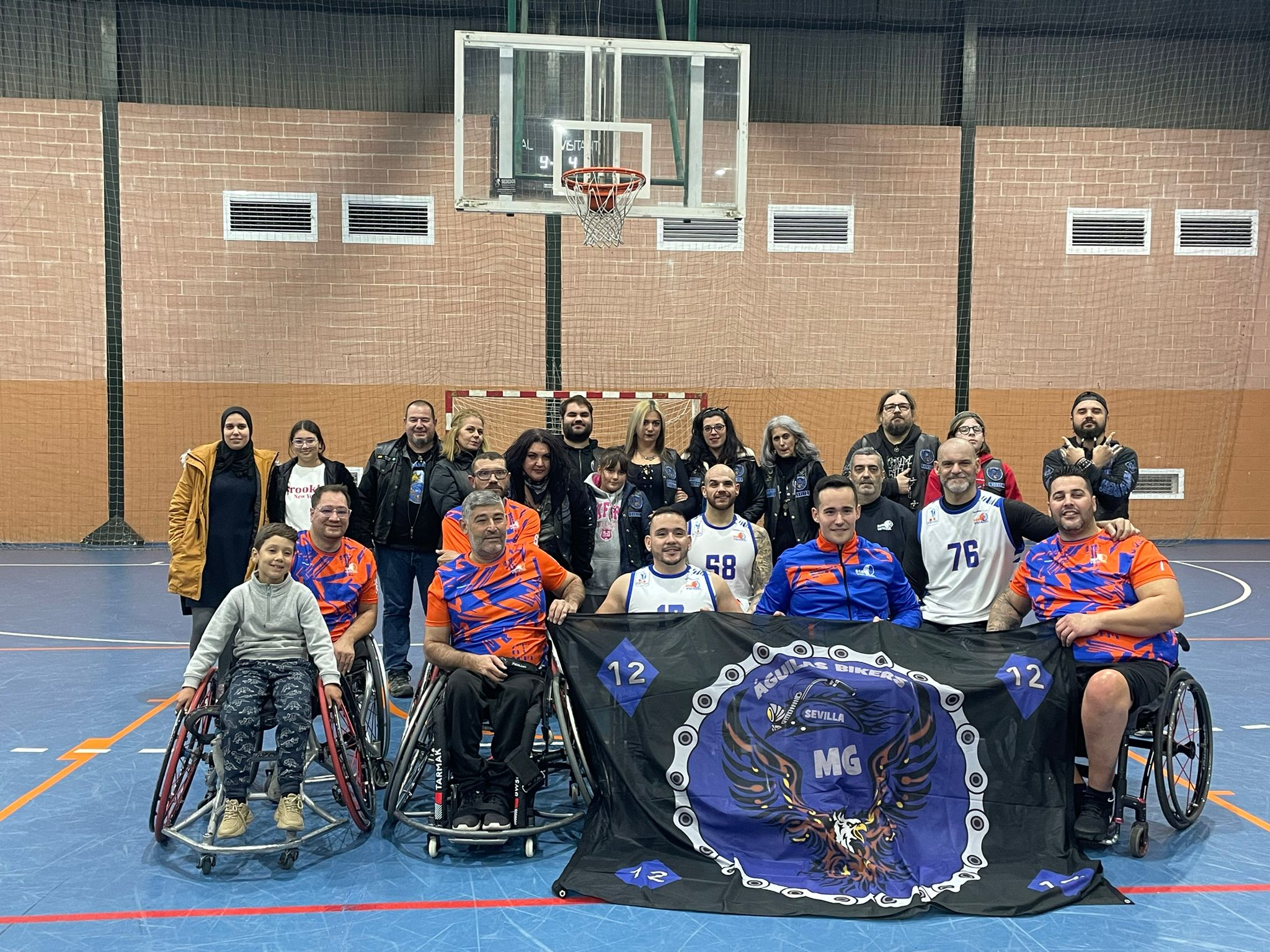Fotografía de los jugadores de bsr vistazul posando para la foto de promoción